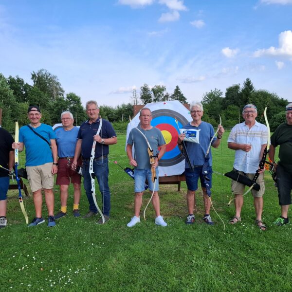 DSC Tennis – Reisegruppe beim Bogenschießen